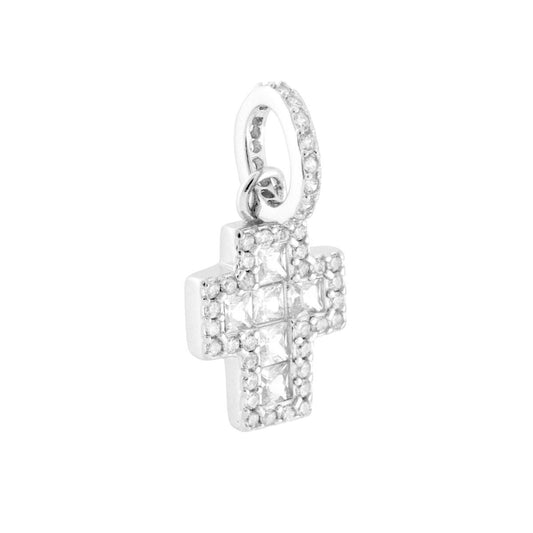 Ciondolo a forma di croce con cubic zirconia bianchi taglio carrč e cubic zirconia bianchi incastonati intorno.