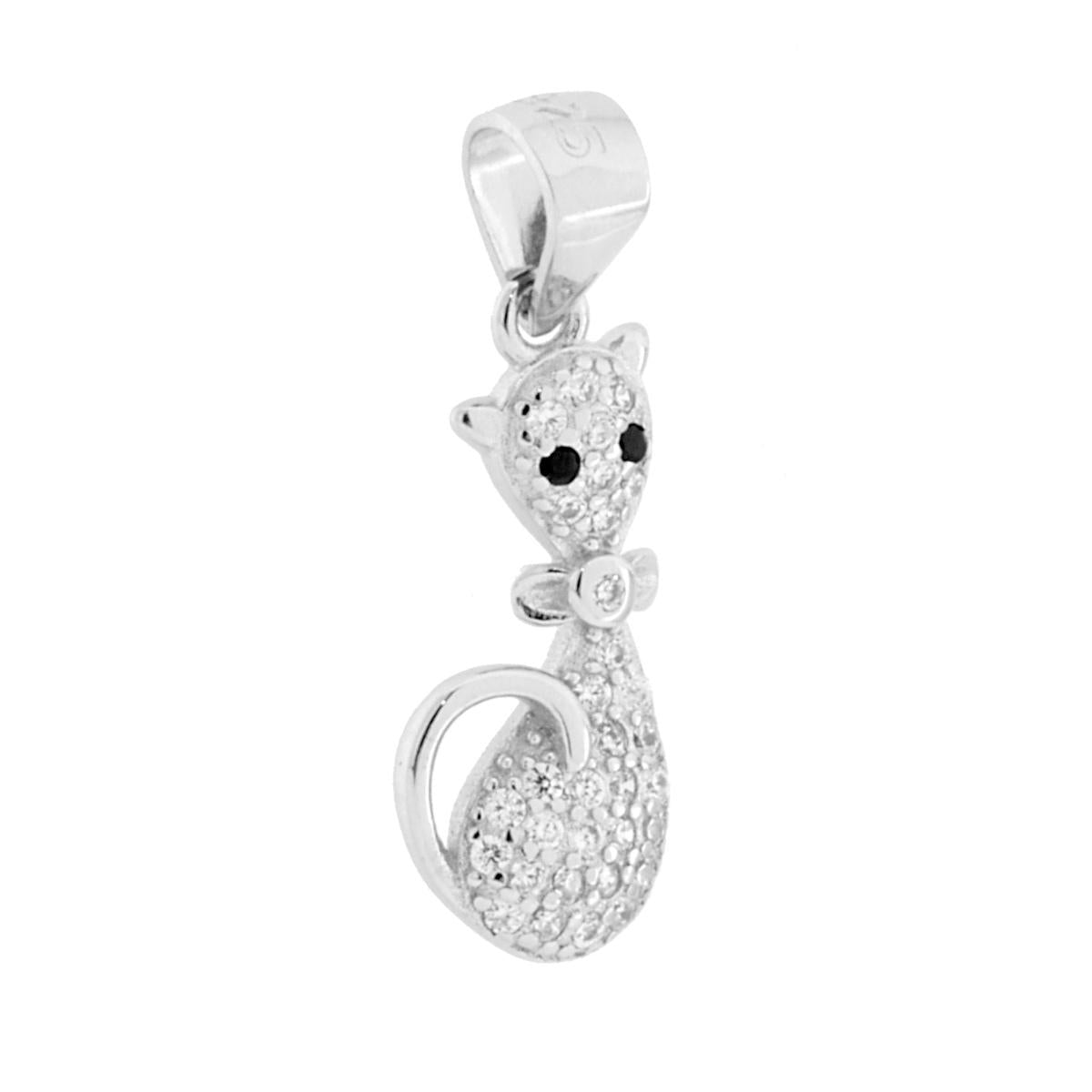 Ciondolo a forma di gatto con coda con finitura liscia e lucida e cubic zirconia bianchi incastonati.