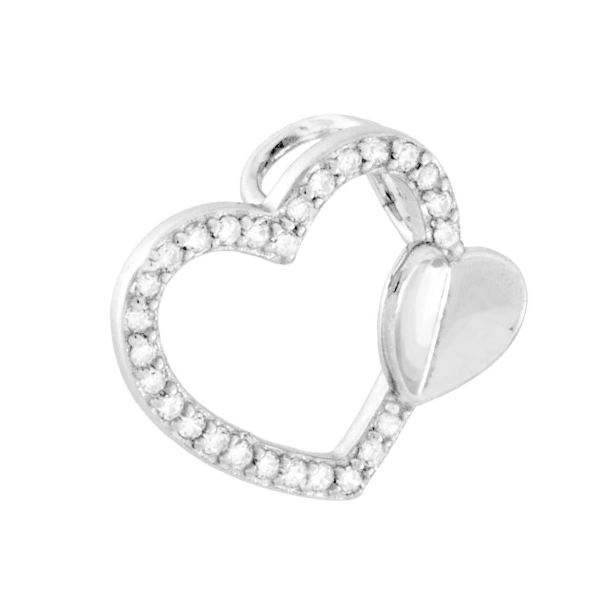 Ciondolo a forma di cuore passante per catena con cubic zirconia bianchi incastonati, cuoricino con finitura liscia e lucida.