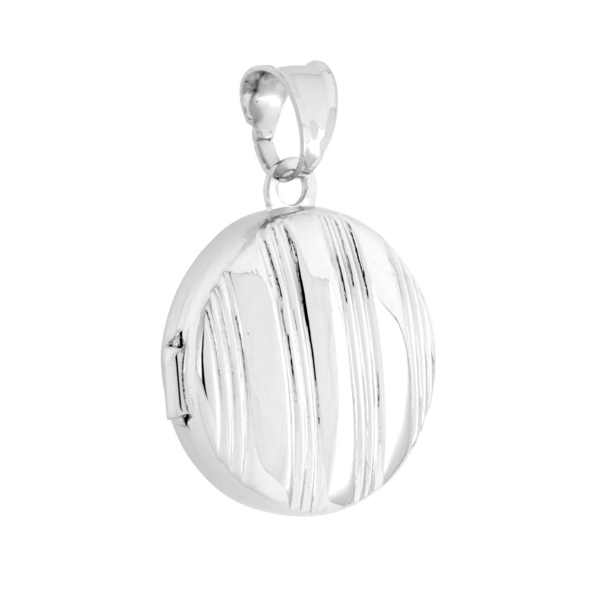 Ciondolo Portafoto di forma Tonda bombato con lavorazione lucida e rigata, apribile con all' interno due piccoli contenitori uguali e coincidenti.<BR>Perfetti per custodire i ricordi pi belli!!<BR>Made in Italy