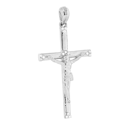 Ciondolo a forma di croce con Ges Cristo con finitura liscia e lucida e con cubic zirconia bianchi incastonati.