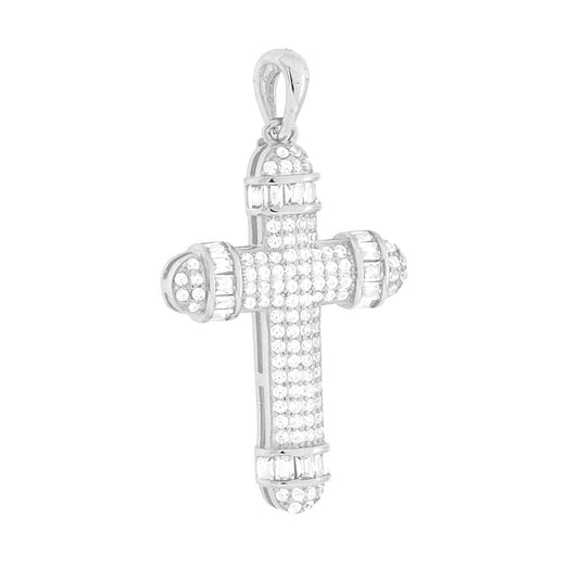 Ciondolo a forma di croce con cubic zirconia colore bianco incastonati.