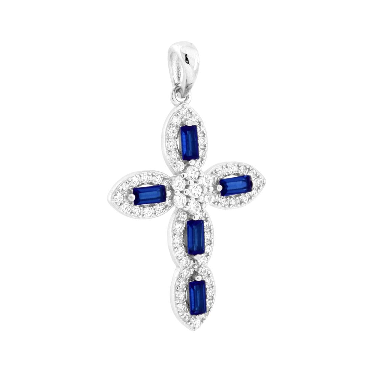 Ciondolo a forma di croce con cubic zirconia taglio Baguette colore Blu Zaffiro e tondo bianchi incastonati.