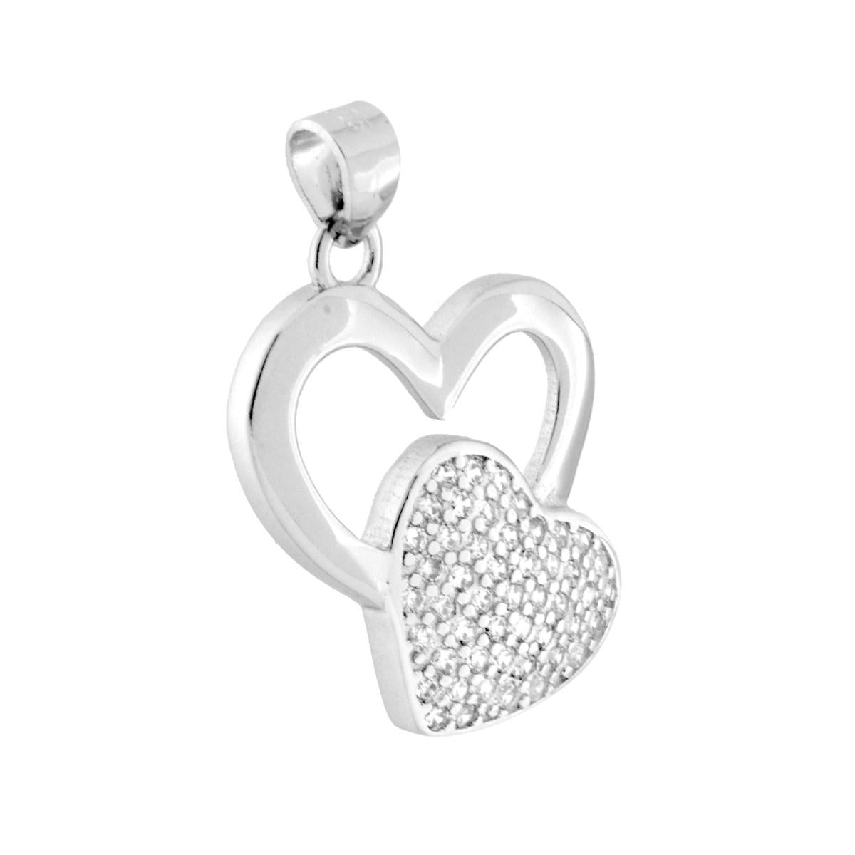 Ciondolo composto da due cuori accostati, con finitura liscia e lucida e con cubic zirconia bianchi incastonati.