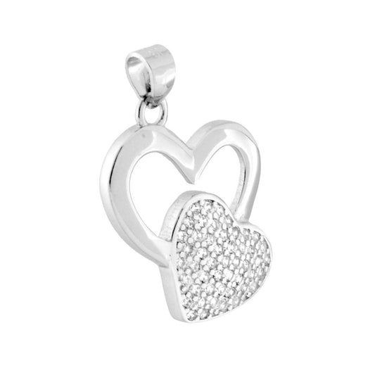 Ciondolo composto da due cuori accostati, con finitura liscia e lucida e con cubic zirconia bianchi incastonati.
