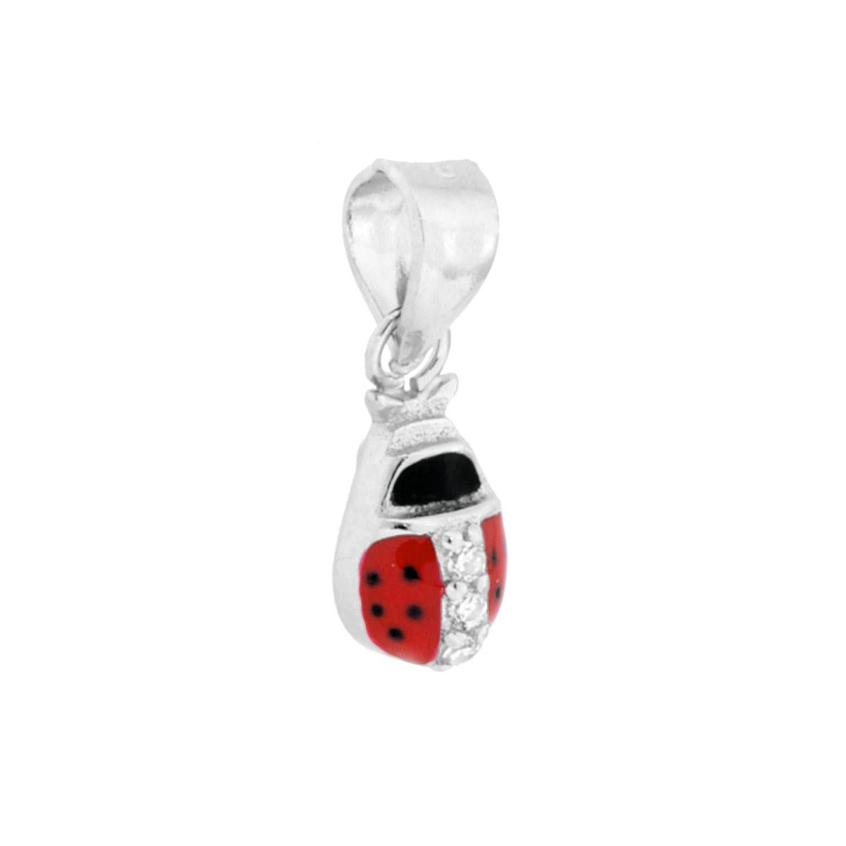 Ciondolo a forma di coccinella con applicazione smalto colore rosso e nero e con cubic zirconia bianchi incastonati.