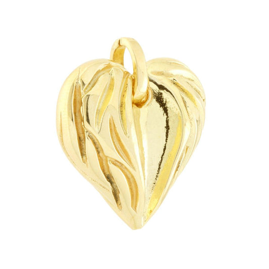 Ciondolo a forma di cuore bombato con finitura lucida e con decoro effetto tagli.<BR>Made in Italy