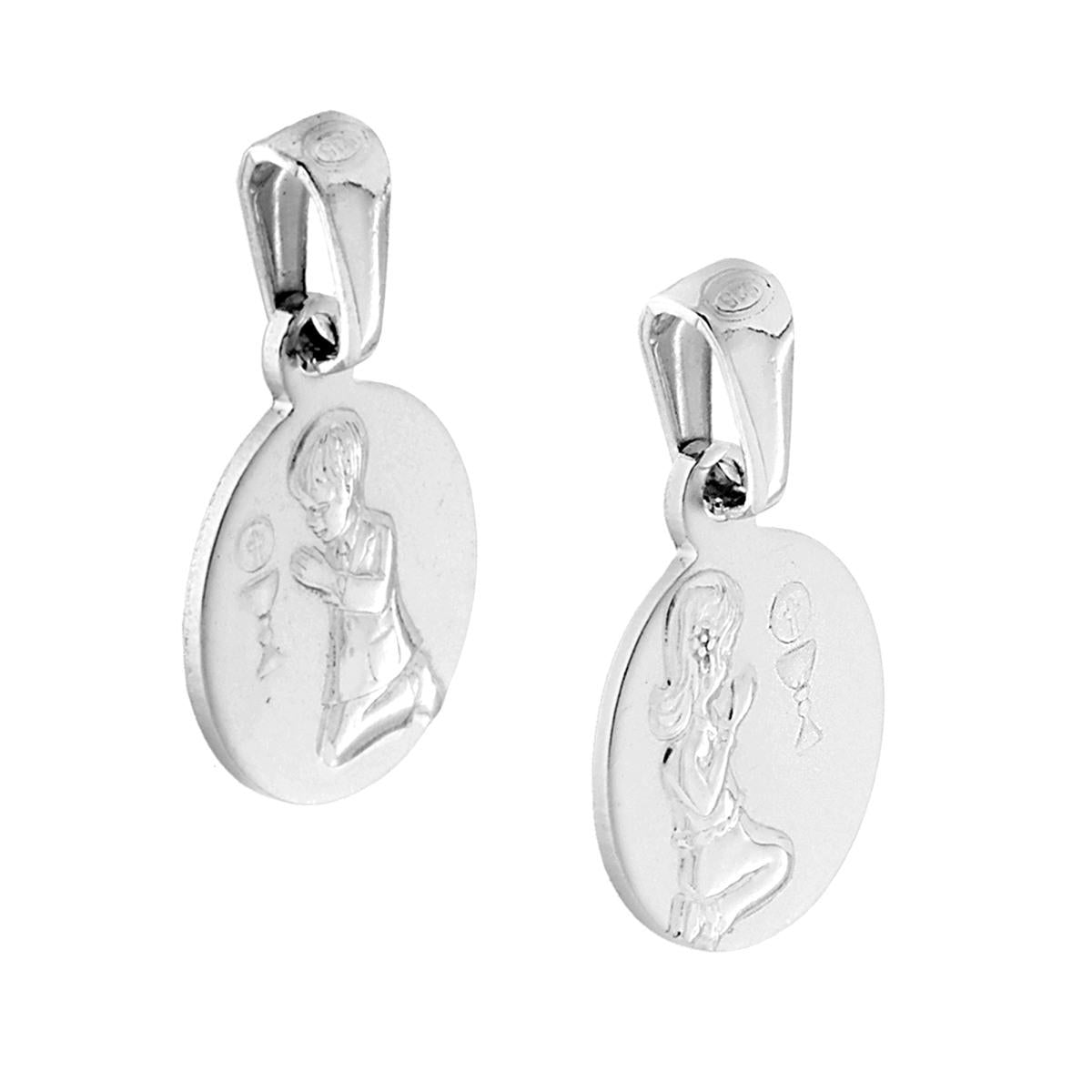 Ciondolo medaglietta di forma tonda satinata e lucida con soggetto bimbo o bimba per prima comunione.<BR>Made in Italy<BR>Puoi scrivere sulla nota dell'ordine il tipo di Ciondolo che preferisci, indicando il numero corrispondente.