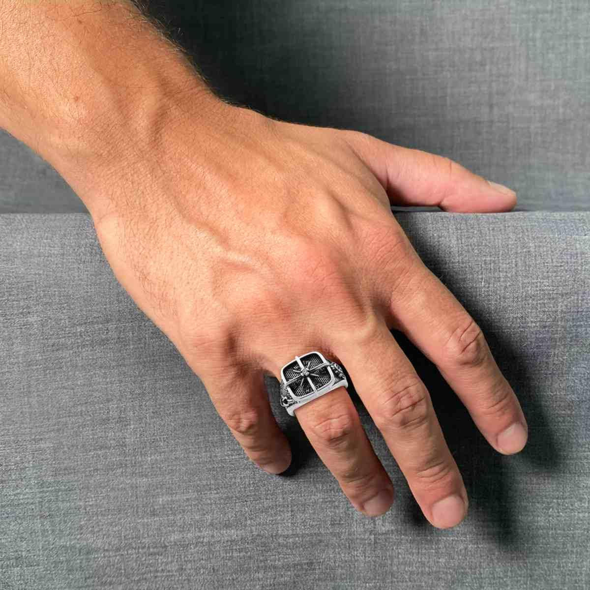 Anello Uomo Chevalier Quadrato in Argento 925 Regolabile